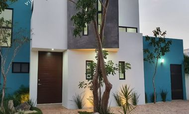 Casa en venta con alberca privada y recamara en Planta Baja en Fraccionamiento