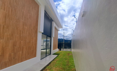Casa de venta en Azogues, Charasol