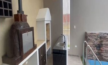 VENTA DE CASA EN ESTRENO DE TRES PISOS EN LA ENTRADA DE LA URB. MONTEBELLO
