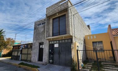 Casa de 3 Pisos en Venta, Fracc. La Colonia, Mineral de La Reforma, Hidalgo.