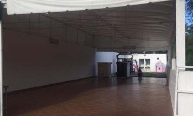 Excelente propiedad sobre av principal