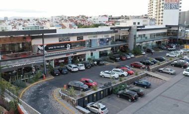RENTA Local 75.64 m2 planta alta en importante Plaza ubicada en Milenio JF