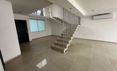 CASA EN RENTA CON ALBERCA, RESIDENCIAL LAS PALMAS