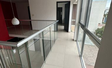 CASA EN RENTA CON ALBERCA, RESIDENCIAL LAS PALMAS