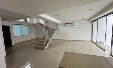 CASA EN RENTA CON ALBERCA, RESIDENCIAL LAS PALMAS