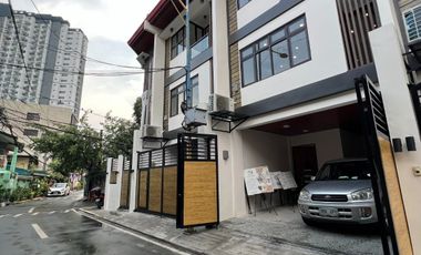 🏠 Embrace Your Perfect Residence! Townhouse Available in Brgy Vergara, Mandaluyong City | Prime Spot, Unaffected by Flooding, Serene Atmosphere | 3-Storey, Partially Furnished | 3-4 Bedrooms, 2 Car Parking | Proximity to Brgy Hall, Makati-Mandaluyong Bridge, City Hall, and Edsa