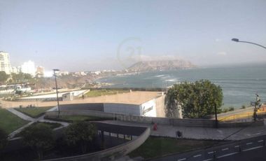 Miraflores, frente a Larco Mar - Vendo espectacular departamento amoblado de 180 m2.