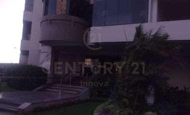 Miraflores, frente a Larco Mar - Vendo espectacular departamento amoblado de 180 m2.