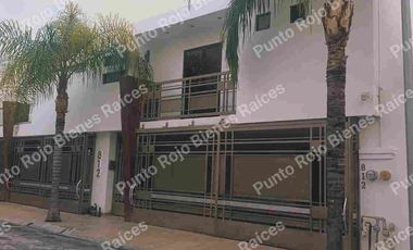 CASA EN VENTA CENTRO DE APODACA 153 MTS T. Y 182 MC