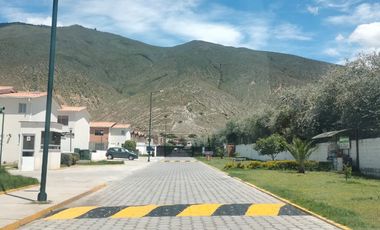 EN VENTA CASA MODERNA DE 2 PISOS. CONJUNTO VILLA PALERMO. MITAD DEL MUNDO