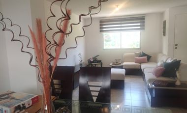 EN VENTA CASA MODERNA DE 2 PISOS. CONJUNTO VILLA PALERMO. MITAD DEL MUNDO