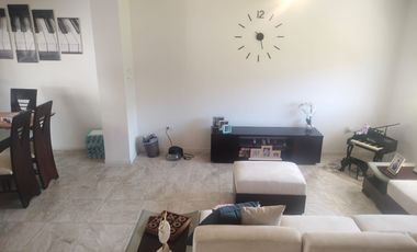 EN VENTA CASA MODERNA DE 2 PISOS. CONJUNTO VILLA PALERMO. MITAD DEL MUNDO