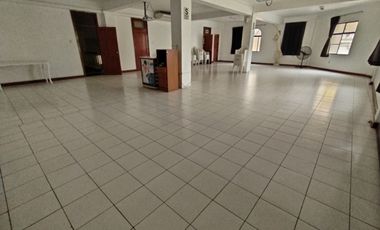 ALQUILO LOCAL DE 4 PISOS FRENTE A LA PLAZA DE ARMAS - EXCELENTE UBICACION EN ESQUINA- JIRON CALLAO