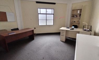 ALQUILO LOCAL DE 4 PISOS FRENTE A LA PLAZA DE ARMAS - EXCELENTE UBICACION EN ESQUINA- JIRON CALLAO