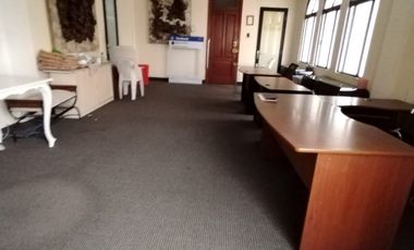 ALQUILO LOCAL DE 4 PISOS FRENTE A LA PLAZA DE ARMAS - EXCELENTE UBICACION EN ESQUINA- JIRON CALLAO