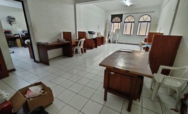 ALQUILO LOCAL DE 4 PISOS FRENTE A LA PLAZA DE ARMAS - EXCELENTE UBICACION EN ESQUINA- JIRON CALLAO