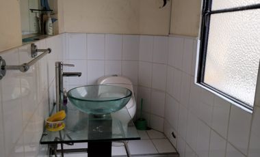 ALQUILO LOCAL DE 4 PISOS FRENTE A LA PLAZA DE ARMAS - EXCELENTE UBICACION EN ESQUINA- JIRON CALLAO