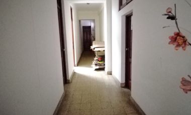 ALQUILO LOCAL DE 4 PISOS FRENTE A LA PLAZA DE ARMAS - EXCELENTE UBICACION EN ESQUINA- JIRON CALLAO