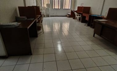 ALQUILO LOCAL DE 4 PISOS FRENTE A LA PLAZA DE ARMAS - EXCELENTE UBICACION EN ESQUINA- JIRON CALLAO