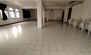 ALQUILO LOCAL DE 4 PISOS FRENTE A LA PLAZA DE ARMAS - EXCELENTE UBICACION EN ESQUINA- JIRON CALLAO