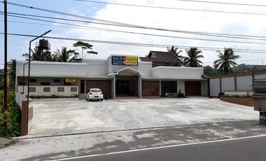 Ruang Usaha Luas Cocok Untuk Resto di Jalan Magelang Yogyakarta