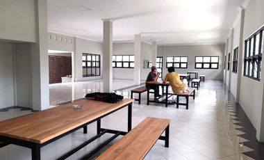Ruang Usaha Luas Cocok Untuk Resto di Jalan Magelang Yogyakarta