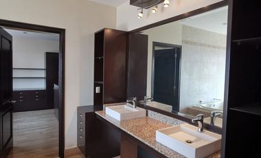 Penthouse en Palmetto 32, Bosque Real.