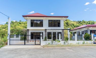 For Sale Sun Valley Golf View House and Lot Antipolo Rizal 5BR House near Kingsville Royale Havila Township Eastland Heights Town and Country Heights Valley Golf Parkridge Estate Beverly Hills