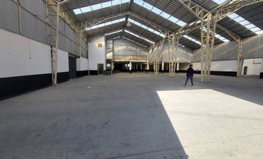 Propiedad comercial de alquiler Bodegas oficinas y amplio espacio de parqueo Sector Av. Loja Y don Bosco