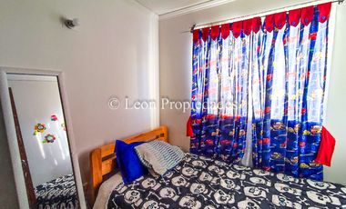 Leon Propiedades vende casa en villa, Curacaví centro.