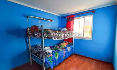 Leon Propiedades vende casa en villa, Curacaví centro.