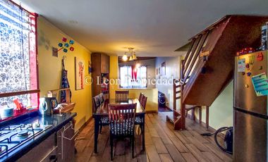 Leon Propiedades vende casa en villa, Curacaví centro.