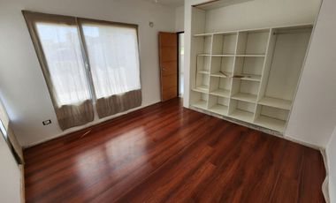 VENTA Apta crédito hipotecario Casa en barrio Solanas 3 dormitorios 2 baños y construccion en el fondo