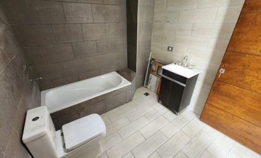 VENTA Apta crédito hipotecario Casa en barrio Solanas 3 dormitorios 2 baños y construccion en el fondo