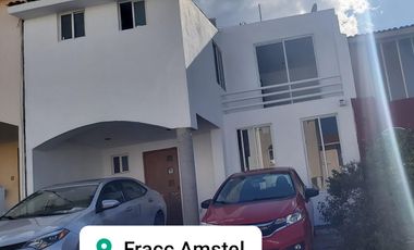 CASA EN RENTA EN PRIVADA AMSTEL, JUNTO A TEJEDA EN CORREGIDORA, QRO.. cuenta con habitación para 4a recámara