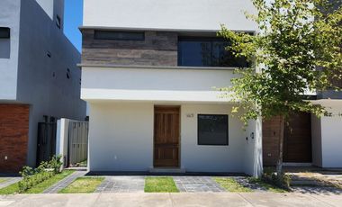 Casa en venta dentro de coto en Parques Vallarta Zapopan