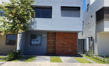 Casa en venta dentro de coto en Parques Vallarta Zapopan