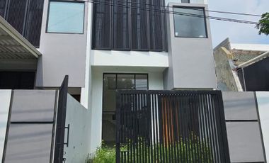 Rumah 2 lantai di Rungkut Asri Tengah Surabaya Siap Huni