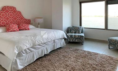Departamento amueblado en renta en Isla Dorada en Zona Hotelera Cancún, Quintana Roo.