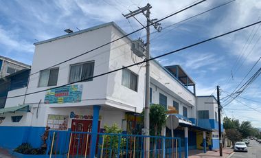 Venta de inmueble en esquina con locales, bodega, salón de eventos y escuela en San Nicolas de los Garza