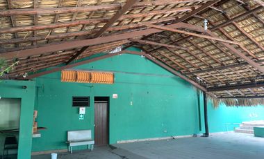 Venta de inmueble en esquina con locales, bodega, salón de eventos y escuela en San Nicolas de los Garza