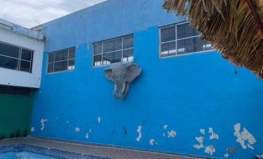 Venta de inmueble en esquina con locales, bodega, salón de eventos y escuela en San Nicolas de los Garza