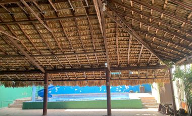 Venta de inmueble en esquina con locales, bodega, salón de eventos y escuela en San Nicolas de los Garza