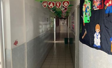 Venta de inmueble en esquina con locales, bodega, salón de eventos y escuela en San Nicolas de los Garza