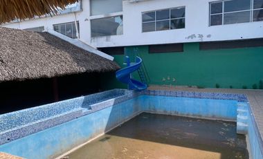 Venta de inmueble en esquina con locales, bodega, salón de eventos y escuela en San Nicolas de los Garza