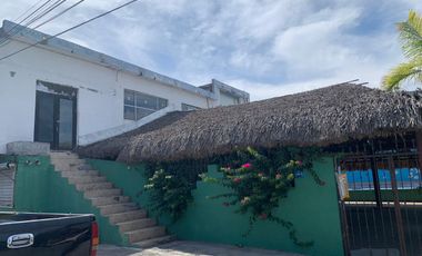 Venta de inmueble en esquina con locales, bodega, salón de eventos y escuela en San Nicolas de los Garza