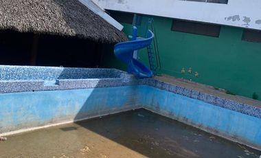 Venta de inmueble en esquina con locales, bodega, salón de eventos y escuela en San Nicolas de los Garza