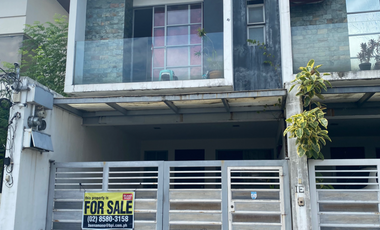 6 BR Townhouse For Sale in Bricktown Subdivision in Paranaque