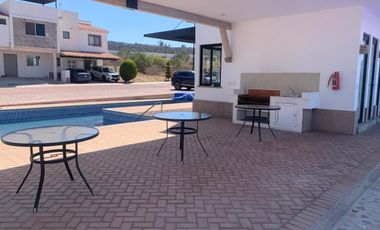 Oportunidad Terreno en Condominio con Casa Club