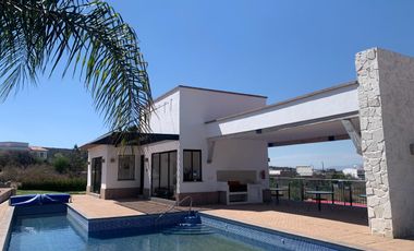 Oportunidad Terreno en Condominio con Casa Club